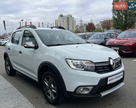 Белый Рено Сандеро СтэпВэй, объемом двигателя 0.9 л и пробегом 110 тыс. км за 7522 $, фото 3 на Automoto.ua