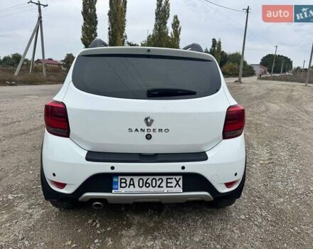 Белый Рено Сандеро СтэпВэй, объемом двигателя 1.46 л и пробегом 100 тыс. км за 12800 $, фото 10 на Automoto.ua