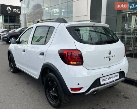 Білий Рено Сандеро СтепВей, об'ємом двигуна 0.9 л та пробігом 99 тис. км за 7879 $, фото 7 на Automoto.ua