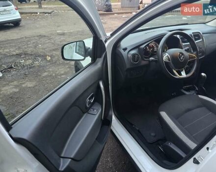 Білий Рено Сандеро СтепВей, об'ємом двигуна 0.9 л та пробігом 105 тис. км за 8900 $, фото 11 на Automoto.ua