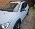 Рено Сандеро СтэпВэй 2020 в Киеве на Automoto.ua Белый Рено Сандеро СтэпВэй, объемом двигателя 0.9 л и пробегом 80 тыс. км за 11300 $, фото 6 на Automoto.ua