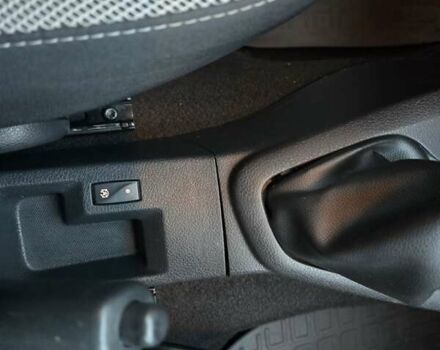 Білий Рено Сандеро СтепВей, об'ємом двигуна 0.9 л та пробігом 105 тис. км за 8900 $, фото 16 на Automoto.ua