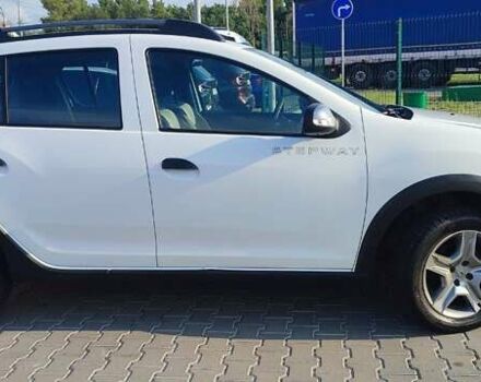 Білий Рено Сандеро СтепВей, об'ємом двигуна 0.9 л та пробігом 100 тис. км за 10000 $, фото 3 на Automoto.ua