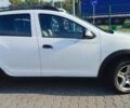Білий Рено Сандеро СтепВей, об'ємом двигуна 0.9 л та пробігом 100 тис. км за 10000 $, фото 3 на Automoto.ua