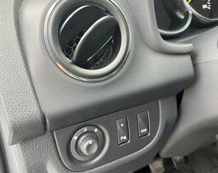 Белый Рено Сандеро СтэпВэй, объемом двигателя 0.9 л и пробегом 110 тыс. км за 7522 $, фото 16 на Automoto.ua