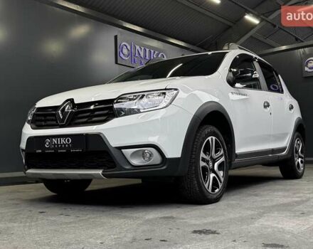 Белый Рено Сандеро СтэпВэй, объемом двигателя 0.9 л и пробегом 39 тыс. км за 11900 $, фото 2 на Automoto.ua