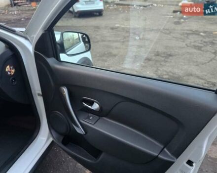 Білий Рено Сандеро СтепВей, об'ємом двигуна 0.9 л та пробігом 105 тис. км за 8900 $, фото 18 на Automoto.ua