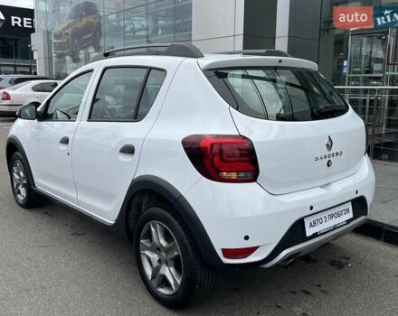 Белый Рено Сандеро СтэпВэй, объемом двигателя 0.9 л и пробегом 110 тыс. км за 7522 $, фото 7 на Automoto.ua