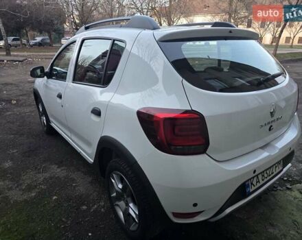 Білий Рено Сандеро СтепВей, об'ємом двигуна 0.9 л та пробігом 105 тис. км за 8900 $, фото 2 на Automoto.ua