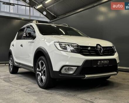 Белый Рено Сандеро СтэпВэй, объемом двигателя 0.9 л и пробегом 39 тыс. км за 11900 $, фото 19 на Automoto.ua