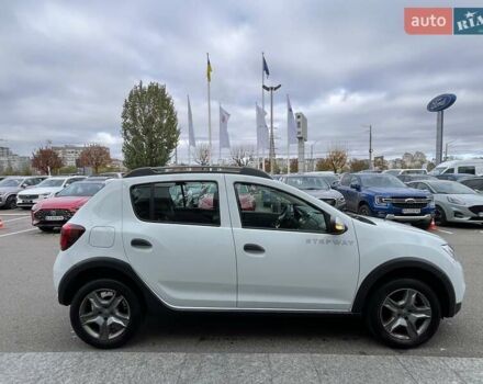 Белый Рено Сандеро СтэпВэй, объемом двигателя 0.9 л и пробегом 110 тыс. км за 7522 $, фото 4 на Automoto.ua