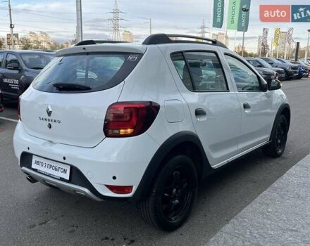 Білий Рено Сандеро СтепВей, об'ємом двигуна 0.9 л та пробігом 99 тис. км за 7879 $, фото 5 на Automoto.ua