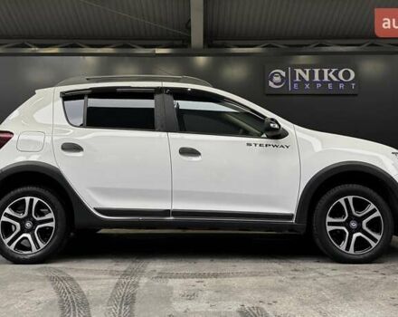 Белый Рено Сандеро СтэпВэй, объемом двигателя 0.9 л и пробегом 39 тыс. км за 11900 $, фото 16 на Automoto.ua