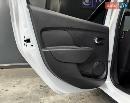 Белый Рено Сандеро СтэпВэй, объемом двигателя 0.9 л и пробегом 39 тыс. км за 11900 $, фото 38 на Automoto.ua