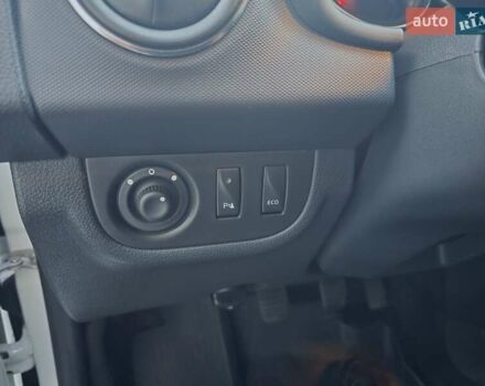 Білий Рено Сандеро СтепВей, об'ємом двигуна 0.9 л та пробігом 105 тис. км за 8900 $, фото 13 на Automoto.ua