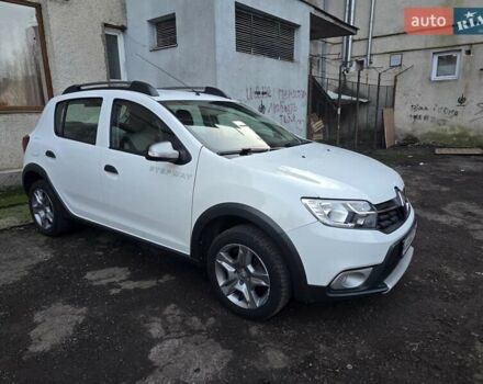 Білий Рено Сандеро СтепВей, об'ємом двигуна 0.9 л та пробігом 105 тис. км за 8900 $, фото 5 на Automoto.ua