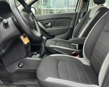 Белый Рено Сандеро СтэпВэй, объемом двигателя 0.9 л и пробегом 110 тыс. км за 7522 $, фото 18 на Automoto.ua