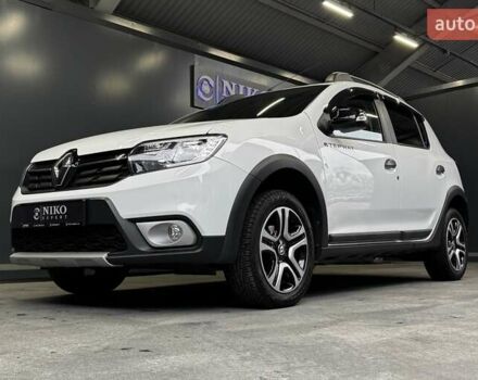 Белый Рено Сандеро СтэпВэй, объемом двигателя 0.9 л и пробегом 39 тыс. км за 11900 $, фото 4 на Automoto.ua