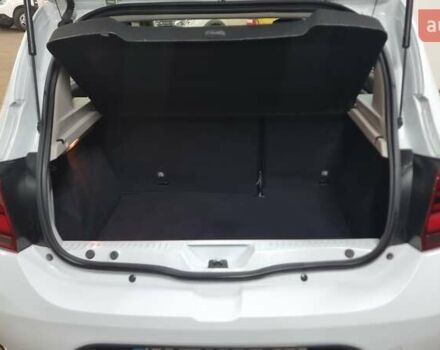 Белый Рено Сандеро СтэпВэй, объемом двигателя 0.9 л и пробегом 39 тыс. км за 8100 $, фото 11 на Automoto.ua