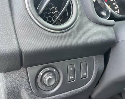 Білий Рено Сандеро СтепВей, об'ємом двигуна 0.9 л та пробігом 99 тис. км за 7879 $, фото 15 на Automoto.ua