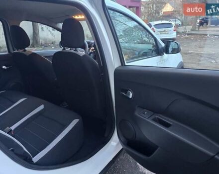 Білий Рено Сандеро СтепВей, об'ємом двигуна 0.9 л та пробігом 105 тис. км за 8900 $, фото 20 на Automoto.ua