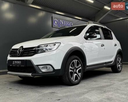 Белый Рено Сандеро СтэпВэй, объемом двигателя 0.9 л и пробегом 39 тыс. км за 11900 $, фото 3 на Automoto.ua