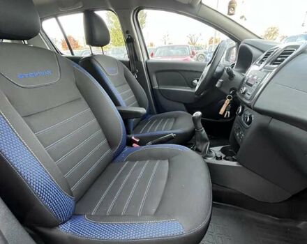 Білий Рено Сандеро СтепВей, об'ємом двигуна 0.9 л та пробігом 99 тис. км за 7879 $, фото 10 на Automoto.ua