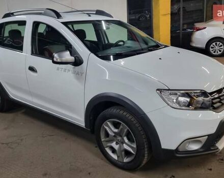 Белый Рено Сандеро СтэпВэй, объемом двигателя 0.9 л и пробегом 39 тыс. км за 8100 $, фото 5 на Automoto.ua