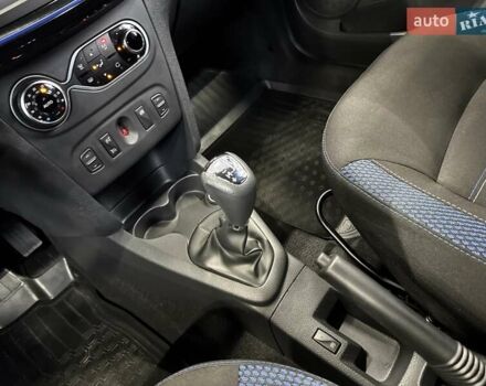 Белый Рено Сандеро СтэпВэй, объемом двигателя 0.9 л и пробегом 39 тыс. км за 11900 $, фото 34 на Automoto.ua