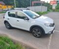 Білий Рено Сандеро СтепВей, об'ємом двигуна 0.9 л та пробігом 65 тис. км за 11200 $, фото 6 на Automoto.ua
