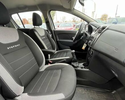 Белый Рено Сандеро СтэпВэй, объемом двигателя 0.9 л и пробегом 110 тыс. км за 7522 $, фото 12 на Automoto.ua