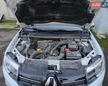 Білий Рено Сандеро СтепВей, об'ємом двигуна 0.9 л та пробігом 105 тис. км за 8900 $, фото 7 на Automoto.ua