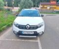 Білий Рено Сандеро СтепВей, об'ємом двигуна 0.9 л та пробігом 65 тис. км за 11200 $, фото 1 на Automoto.ua