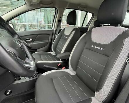 Белый Рено Сандеро СтэпВэй, объемом двигателя 0.9 л и пробегом 110 тыс. км за 7522 $, фото 17 на Automoto.ua