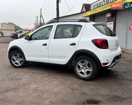 Белый Рено Сандеро СтэпВэй, объемом двигателя 0.9 л и пробегом 103 тыс. км за 8400 $, фото 1 на Automoto.ua