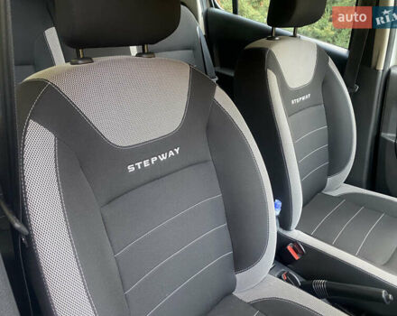 Рено Сандеро СтэпВэй 2021 в Киеве на Automoto.ua Белый Рено Сандеро СтэпВэй, объемом двигателя 1.46 л и пробегом 76 тыс. км за 12900 $, фото 15 на Automoto.ua