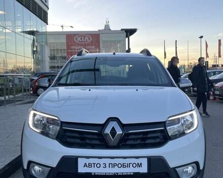 Білий Рено Сандеро СтепВей, об'ємом двигуна 0.9 л та пробігом 77 тис. км за 7974 $, фото 2 на Automoto.ua
