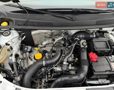 Белый Рено Сандеро СтэпВэй, объемом двигателя 0.9 л и пробегом 84 тыс. км за 9900 $, фото 30 на Automoto.ua