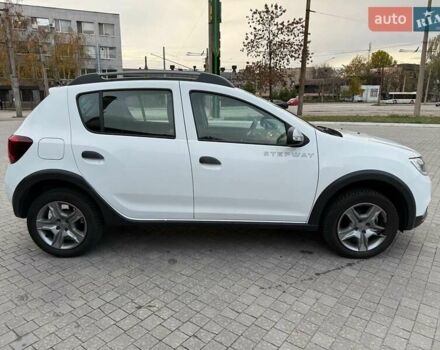 Рено Сандеро СтепВей 2021 у Запоріжжя на Automoto.ua Білий Рено Сандеро СтепВей, об'ємом двигуна 0.9 л та пробігом 110 тис. км за 10699 $, фото 3 на Automoto.ua