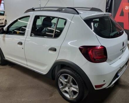 Белый Рено Сандеро СтэпВэй, объемом двигателя 0.9 л и пробегом 83 тыс. км за 8500 $, фото 3 на Automoto.ua