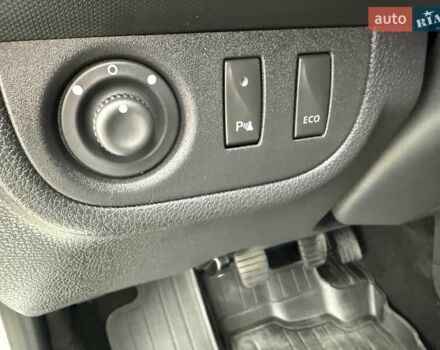 Белый Рено Сандеро СтэпВэй, объемом двигателя 0.9 л и пробегом 84 тыс. км за 9900 $, фото 22 на Automoto.ua