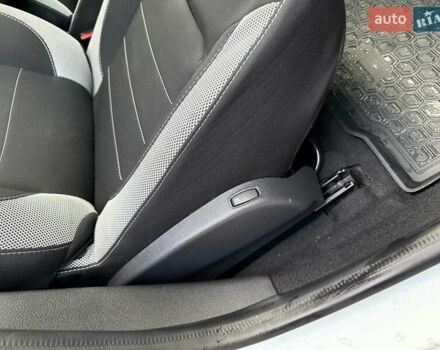 Рено Сандеро СтепВей 2021 у Запоріжжя на Automoto.ua Білий Рено Сандеро СтепВей, об'ємом двигуна 0.9 л та пробігом 110 тис. км за 10699 $, фото 23 на Automoto.ua