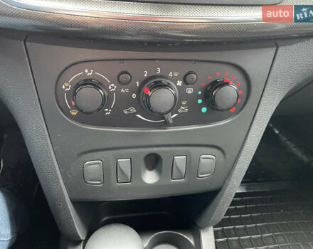 Белый Рено Сандеро СтэпВэй, объемом двигателя 1.46 л и пробегом 66 тыс. км за 12300 $, фото 15 на Automoto.ua