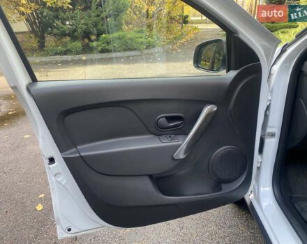 Рено Сандеро СтэпВэй 2021 в Киеве на Automoto.ua Белый Рено Сандеро СтэпВэй, объемом двигателя 1.46 л и пробегом 76 тыс. км за 12900 $, фото 20 на Automoto.ua