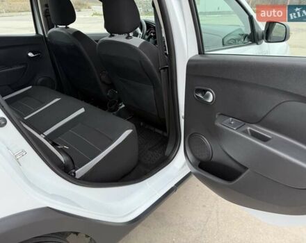 Белый Рено Сандеро СтэпВэй, объемом двигателя 0.9 л и пробегом 84 тыс. км за 9900 $, фото 11 на Automoto.ua