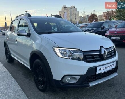 Білий Рено Сандеро СтепВей, об'ємом двигуна 0.9 л та пробігом 77 тис. км за 7974 $, фото 3 на Automoto.ua
