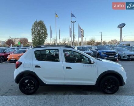 Білий Рено Сандеро СтепВей, об'ємом двигуна 0.9 л та пробігом 77 тис. км за 7974 $, фото 4 на Automoto.ua
