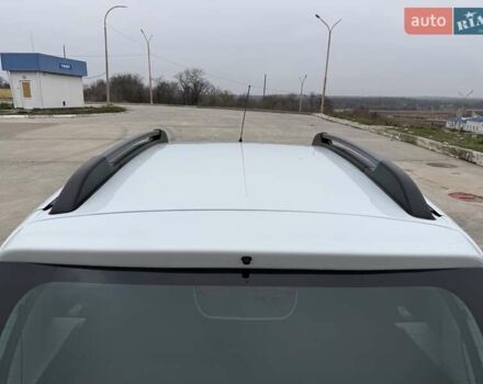 Белый Рено Сандеро СтэпВэй, объемом двигателя 0.9 л и пробегом 84 тыс. км за 9900 $, фото 4 на Automoto.ua