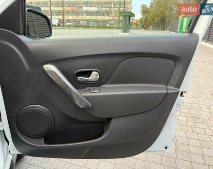 Рено Сандеро СтепВей 2021 у Запоріжжя на Automoto.ua Білий Рено Сандеро СтепВей, об'ємом двигуна 0.9 л та пробігом 110 тис. км за 10699 $, фото 10 на Automoto.ua