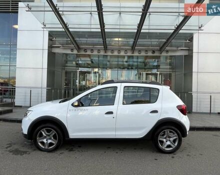 Білий Рено Сандеро СтепВей, об'ємом двигуна 0.9 л та пробігом 79 тис. км за 8164 $, фото 8 на Automoto.ua
